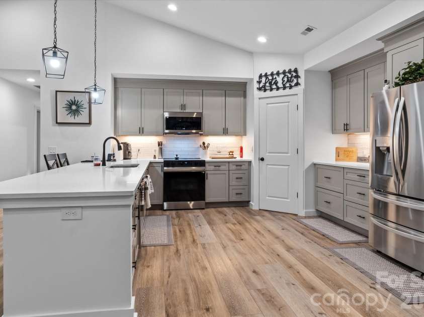 110 Yadkin River Road, Statesville, NC 28625.  MLS# CAR4428286, YatesRealty ID 53560. 