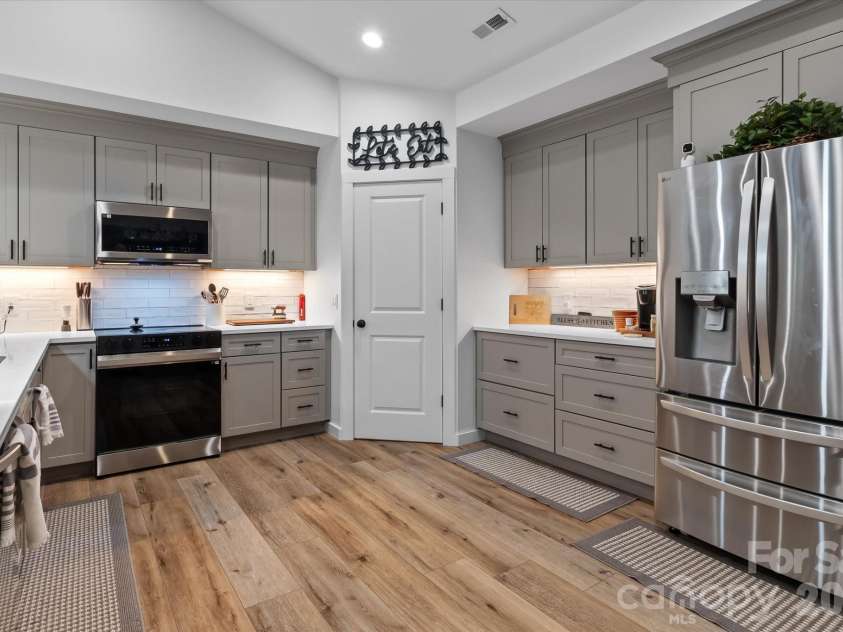 110 Yadkin River Road, Statesville, NC 28625.  MLS# CAR4428286, YatesRealty ID 53560. 