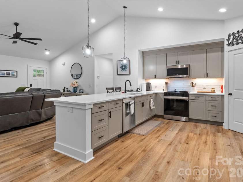110 Yadkin River Road, Statesville, NC 28625.  MLS# CAR4428286, YatesRealty ID 53560. 