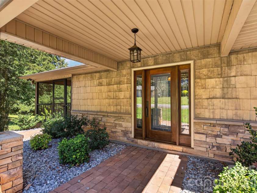 117 Edgewood Avenue, Landrum, SC 29356.  MLS# CAR4429476, YatesRealty ID 53562. 