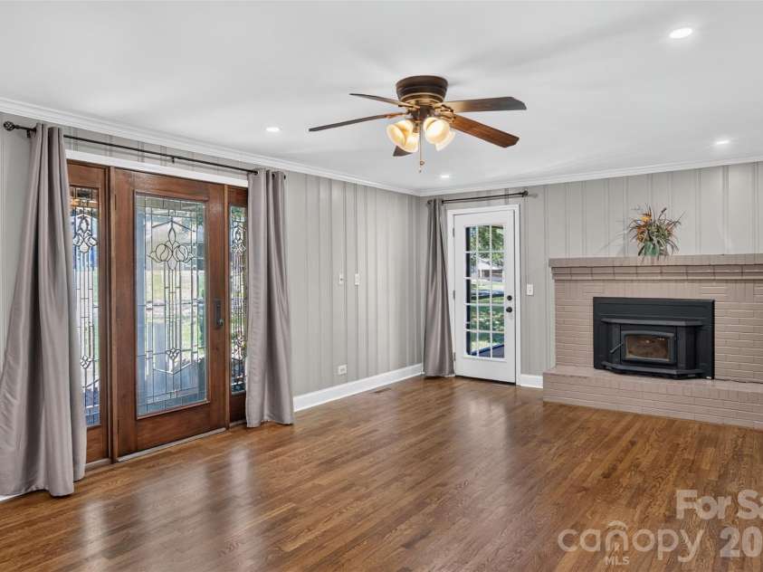 117 Edgewood Avenue, Landrum, SC 29356.  MLS# CAR4429476, YatesRealty ID 53562. 