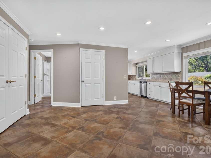 117 Edgewood Avenue, Landrum, SC 29356.  MLS# CAR4429476, YatesRealty ID 53562. 