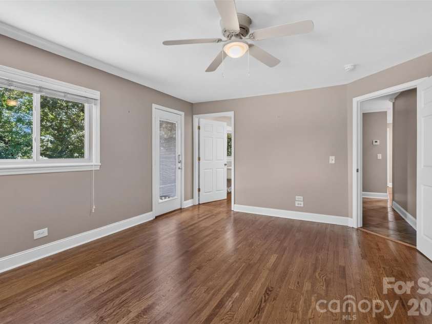 117 Edgewood Avenue, Landrum, SC 29356.  MLS# CAR4429476, YatesRealty ID 53562. 