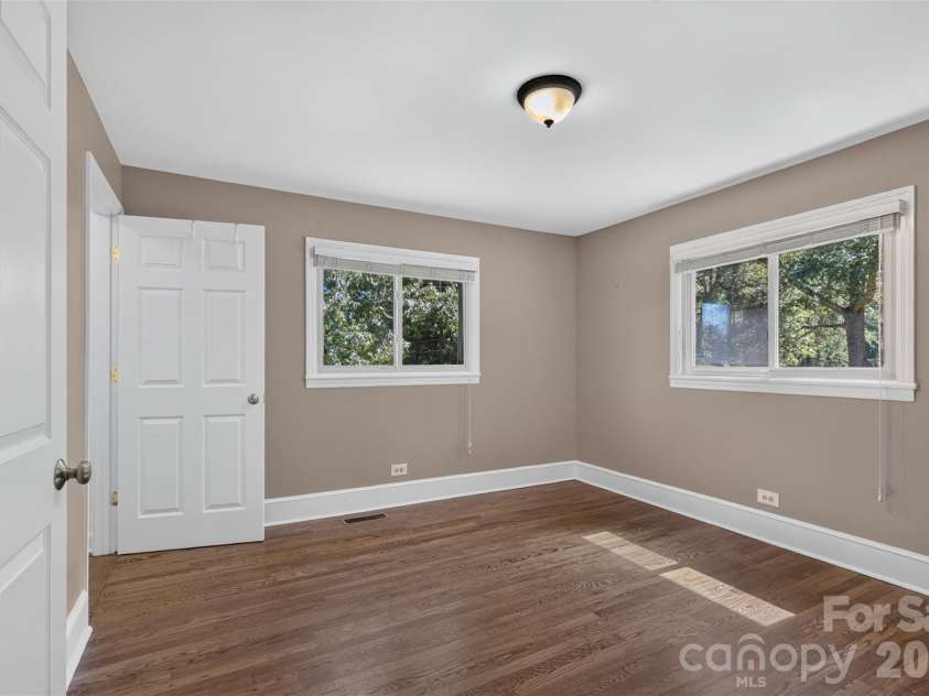 117 Edgewood Avenue, Landrum, SC 29356.  MLS# CAR4429476, YatesRealty ID 53562. 