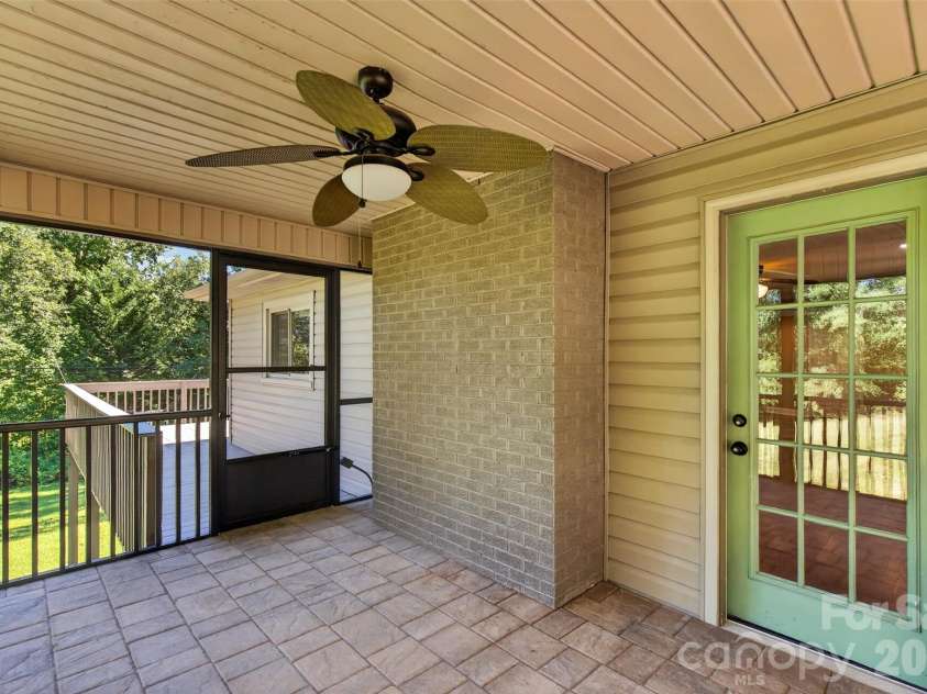 117 Edgewood Avenue, Landrum, SC 29356.  MLS# CAR4429476, YatesRealty ID 53562. 