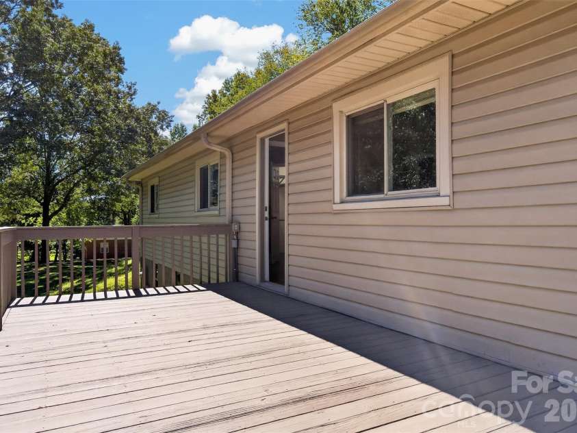 117 Edgewood Avenue, Landrum, SC 29356.  MLS# CAR4429476, YatesRealty ID 53562. 