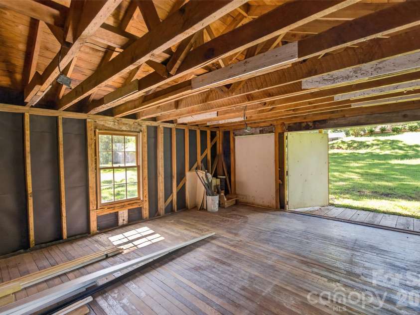 117 Edgewood Avenue, Landrum, SC 29356.  MLS# CAR4429476, YatesRealty ID 53562. 