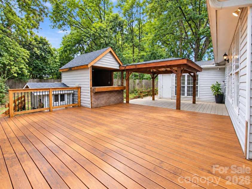 6501 Old Meadow Road, Charlotte, NC 28227.  MLS# CAR4425844, YatesRealty ID 53564. 