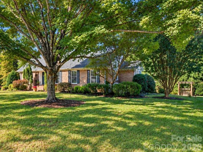 19916 Floral Lane, Cornelius, NC 28031.  MLS# CAR4426926, YatesRealty ID 53568. 
