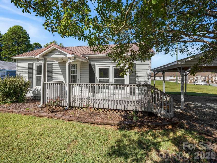 24 Forest Hill Road, Lexington, NC 27295.  MLS# CAR4427630, YatesRealty ID 53572. 