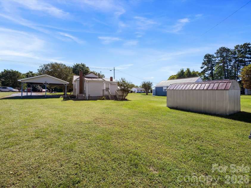 24 Forest Hill Road, Lexington, NC 27295.  MLS# CAR4427630, YatesRealty ID 53572. 
