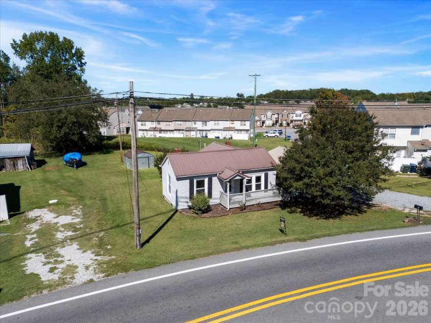 24 Forest Hill Road, Lexington, NC 27295.  MLS# CAR4427630, YatesRealty ID 53572. 
