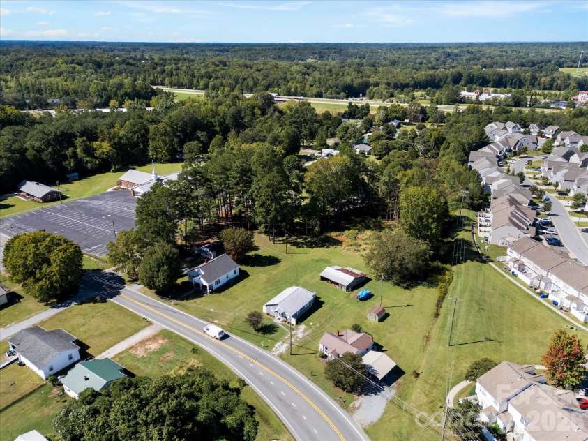24 Forest Hill Road, Lexington, NC 27295.  MLS# CAR4427630, YatesRealty ID 53572. 