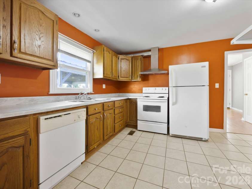 24 Forest Hill Road, Lexington, NC 27295.  MLS# CAR4427630, YatesRealty ID 53572. Dishwasher, oven & refrigerator included!