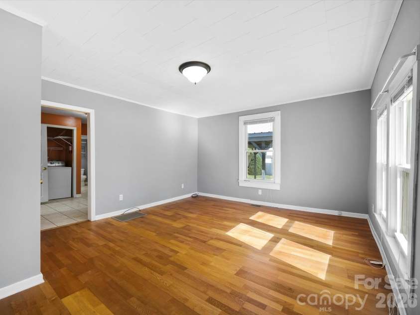 24 Forest Hill Road, Lexington, NC 27295.  MLS# CAR4427630, YatesRealty ID 53572. Living area right off the front entrane