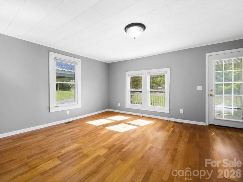 24 Forest Hill Road, Lexington, NC 27295.  MLS# CAR4427630, YatesRealty ID 53572. Lots of natural light