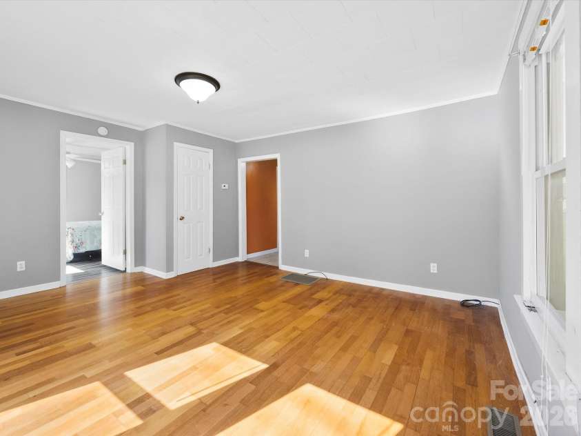 24 Forest Hill Road, Lexington, NC 27295.  MLS# CAR4427630, YatesRealty ID 53572. Plenty of space