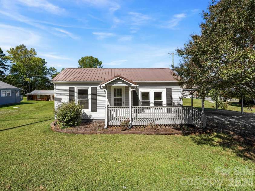 24 Forest Hill Road, Lexington, NC 27295.  MLS# CAR4427630, YatesRealty ID 53572. Welcome to 24 Forest Hill!