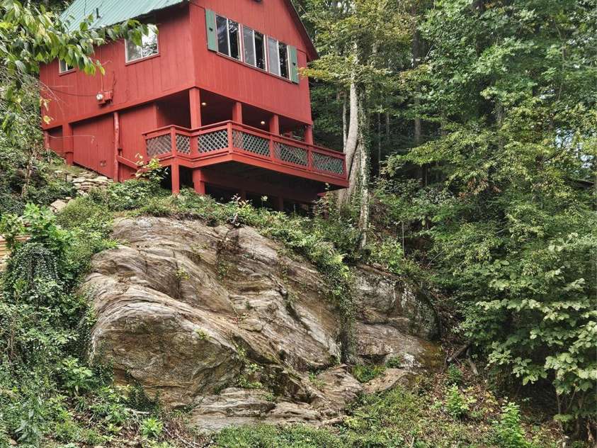 42 Mountain Farm Road, Burnsville, NC 28714.  MLS# CAR4429463, YatesRealty ID 53578. 