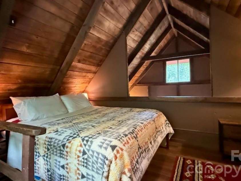 42 Mountain Farm Road, Burnsville, NC 28714.  MLS# CAR4429463, YatesRealty ID 53578. LLoft