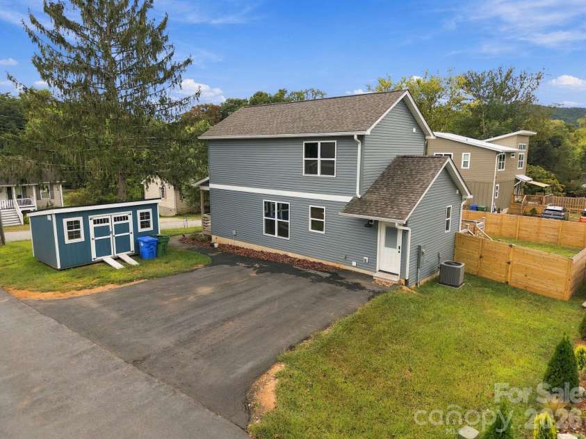 34 Gudger Road, Candler, NC 28715.  MLS# CAR4426999, YatesRealty ID 53579. 