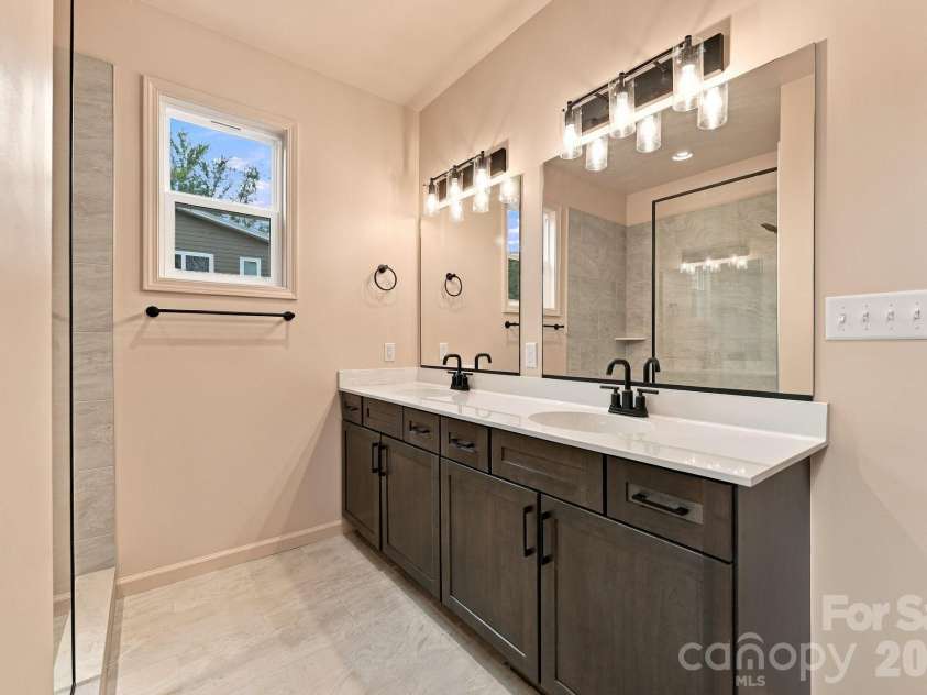 34 Gudger Road, Candler, NC 28715.  MLS# CAR4426999, YatesRealty ID 53579. Primary Suite Bath