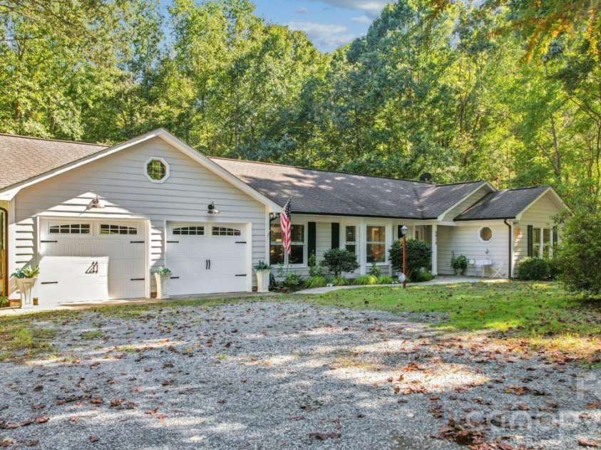 5919 Stonebridge Lane, Waxhaw, NC 28173.  MLS# CAR4427781, YatesRealty ID 53580. Front Exterior