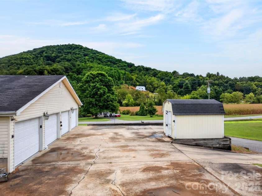 3 Creek Drive, Leicester, NC 28748.  MLS# CAR4428172, YatesRealty ID 53581. 