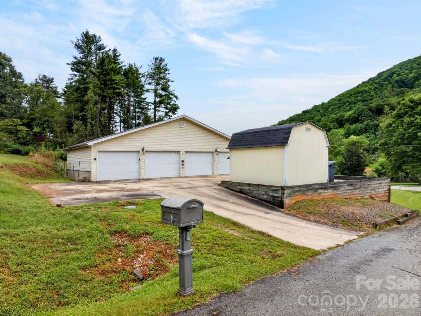 3 Creek Drive, Leicester, NC 28748.  MLS# CAR4428172, YatesRealty ID 53581. 