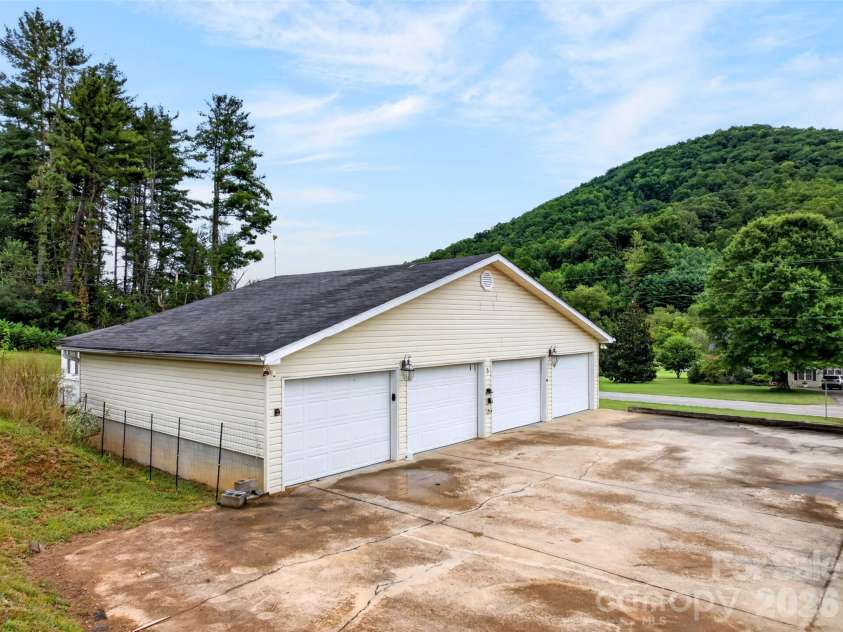 3 Creek Drive, Leicester, NC 28748.  MLS# CAR4428172, YatesRealty ID 53581. 