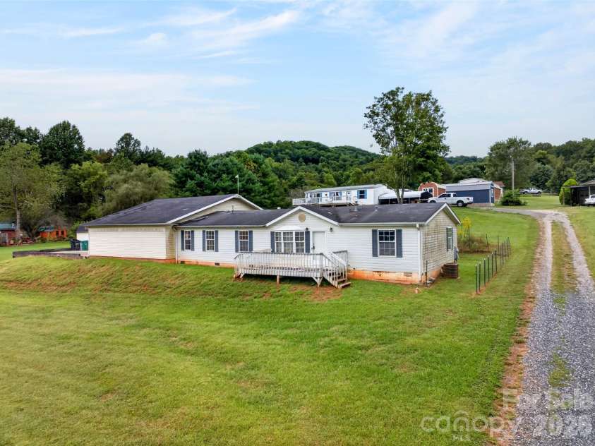 3 Creek Drive, Leicester, NC 28748.  MLS# CAR4428172, YatesRealty ID 53581. 
