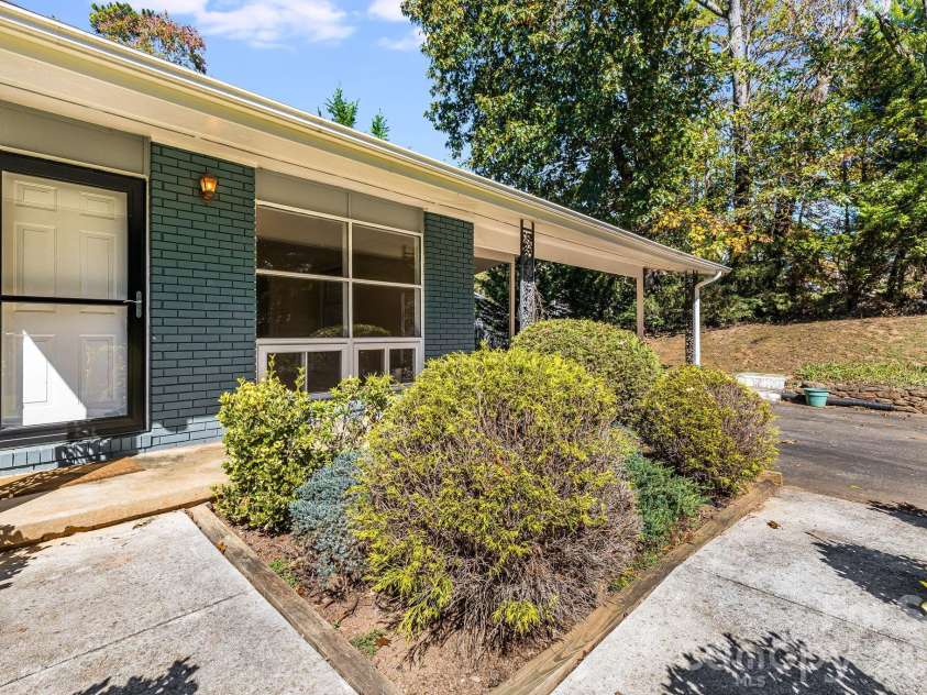 26 Elkmont Drive, Asheville, NC 28804.  MLS# CAR4386925, YatesRealty ID 53584. 