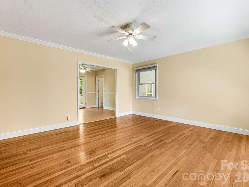 26 Elkmont Drive, Asheville, NC 28804.  MLS# CAR4386925, YatesRealty ID 53584. 