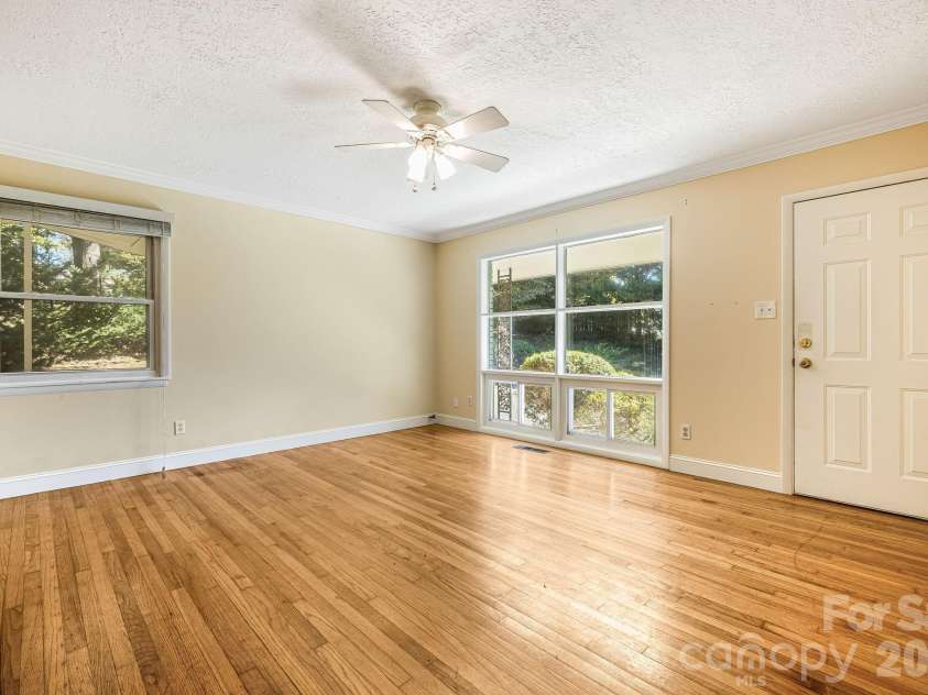 26 Elkmont Drive, Asheville, NC 28804.  MLS# CAR4386925, YatesRealty ID 53584. 
