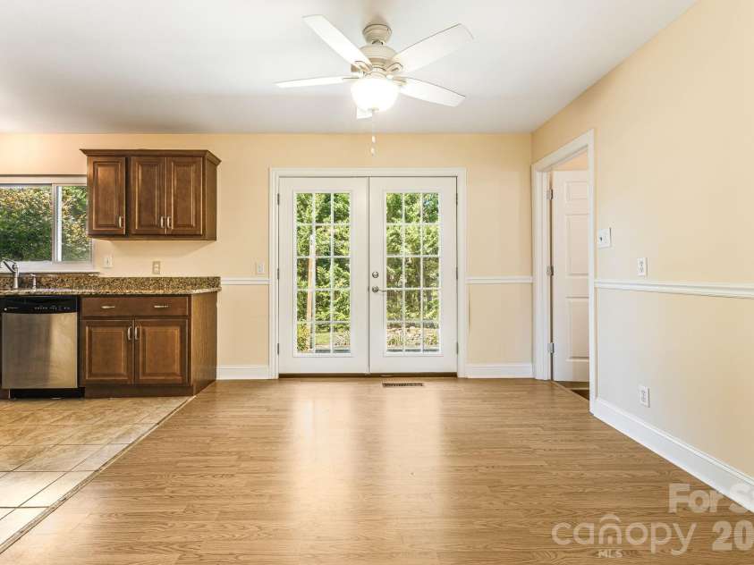 26 Elkmont Drive, Asheville, NC 28804.  MLS# CAR4386925, YatesRealty ID 53584. 