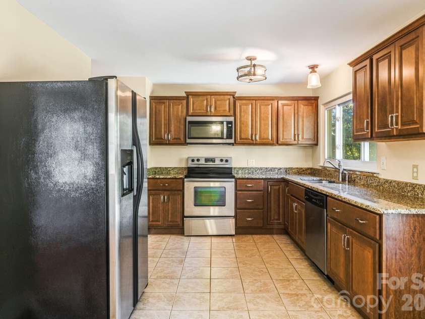 26 Elkmont Drive, Asheville, NC 28804.  MLS# CAR4386925, YatesRealty ID 53584. 