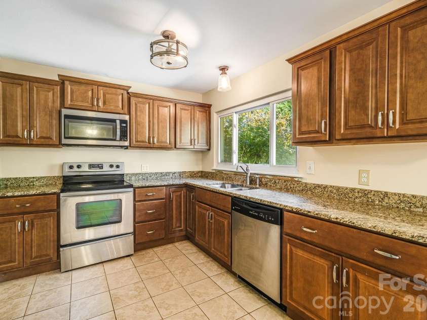 26 Elkmont Drive, Asheville, NC 28804.  MLS# CAR4386925, YatesRealty ID 53584. 