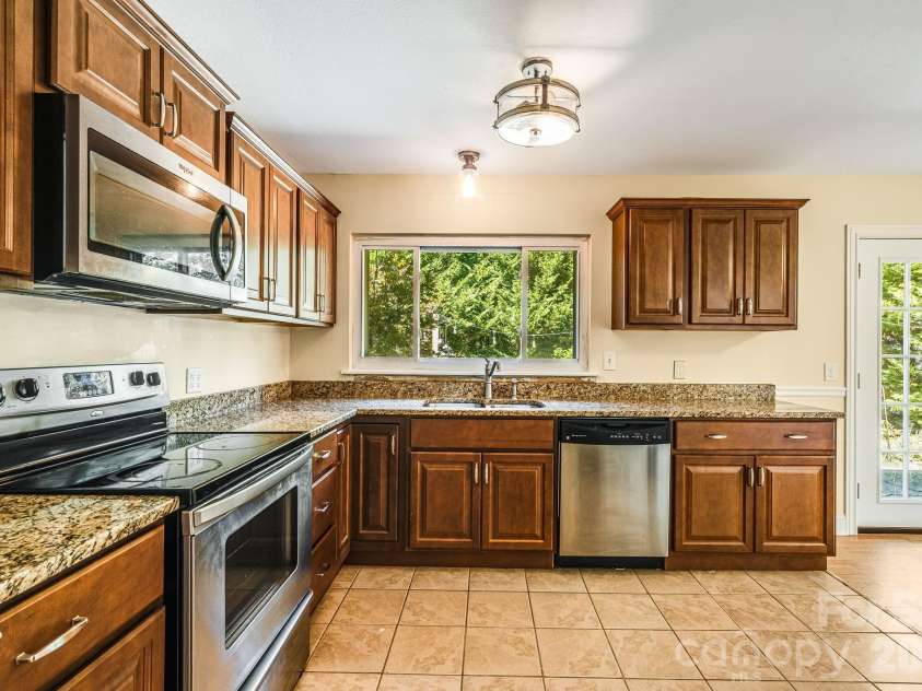 26 Elkmont Drive, Asheville, NC 28804.  MLS# CAR4386925, YatesRealty ID 53584. 