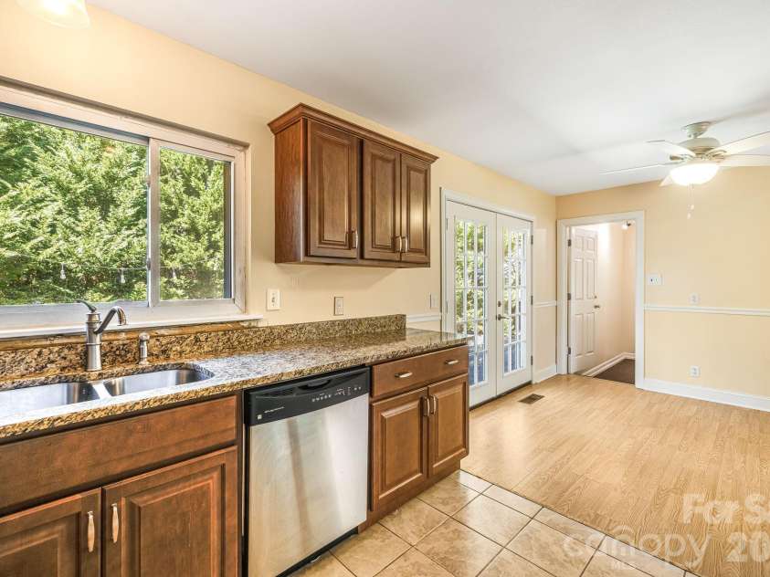 26 Elkmont Drive, Asheville, NC 28804.  MLS# CAR4386925, YatesRealty ID 53584. 
