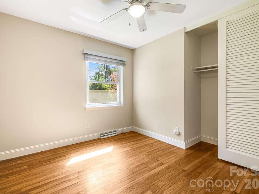 26 Elkmont Drive, Asheville, NC 28804.  MLS# CAR4386925, YatesRealty ID 53584. 