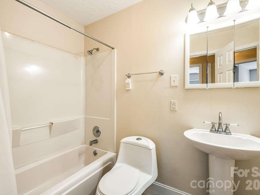 26 Elkmont Drive, Asheville, NC 28804.  MLS# CAR4386925, YatesRealty ID 53584. 