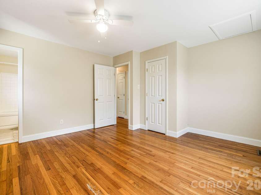 26 Elkmont Drive, Asheville, NC 28804.  MLS# CAR4386925, YatesRealty ID 53584. 