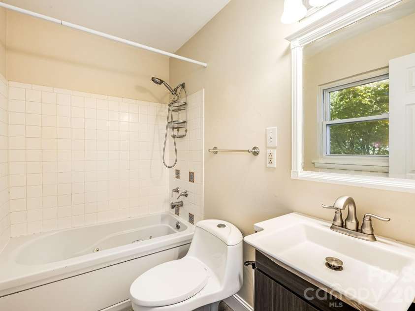 26 Elkmont Drive, Asheville, NC 28804.  MLS# CAR4386925, YatesRealty ID 53584. 