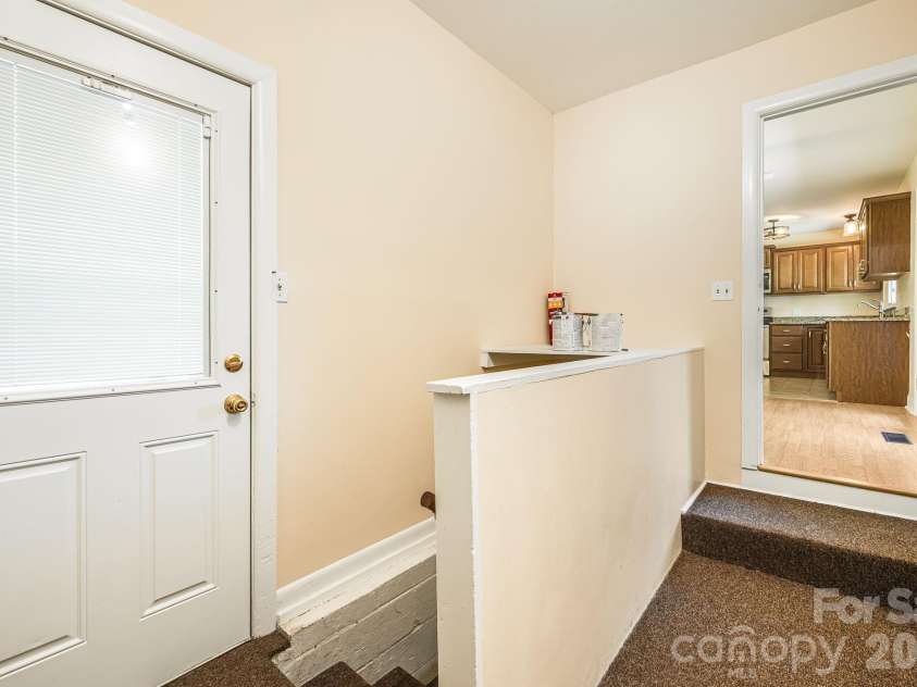 26 Elkmont Drive, Asheville, NC 28804.  MLS# CAR4386925, YatesRealty ID 53584. 