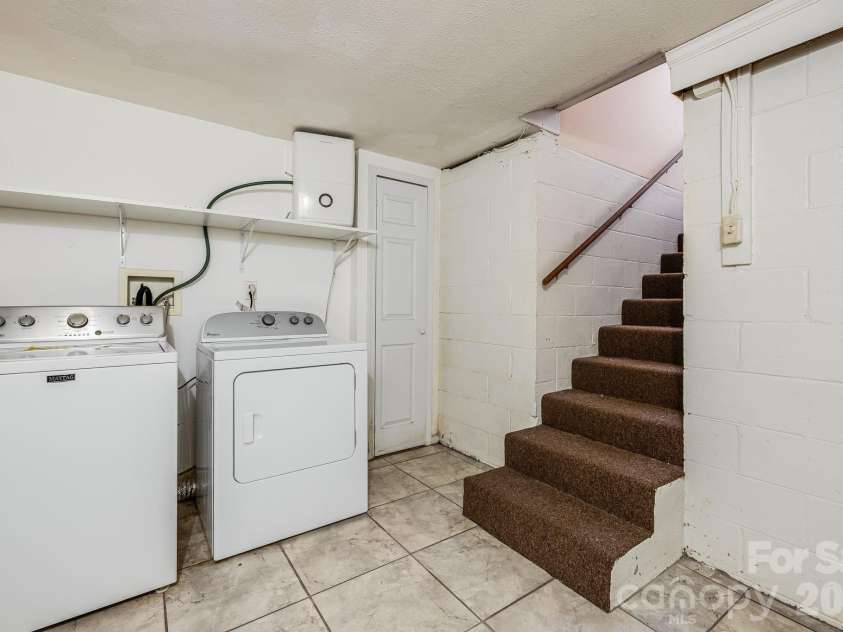 26 Elkmont Drive, Asheville, NC 28804.  MLS# CAR4386925, YatesRealty ID 53584. 