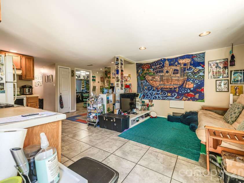 26 Elkmont Drive, Asheville, NC 28804.  MLS# CAR4386925, YatesRealty ID 53584. 