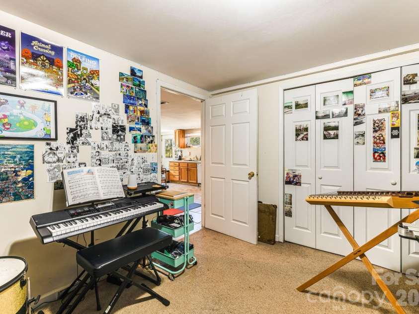 26 Elkmont Drive, Asheville, NC 28804.  MLS# CAR4386925, YatesRealty ID 53584. 