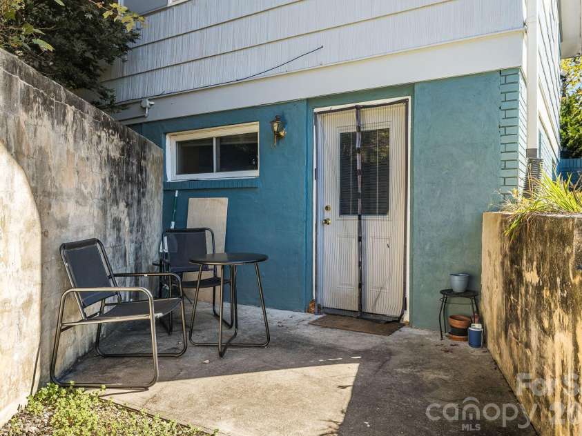 26 Elkmont Drive, Asheville, NC 28804.  MLS# CAR4386925, YatesRealty ID 53584. 