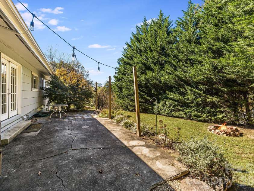 26 Elkmont Drive, Asheville, NC 28804.  MLS# CAR4386925, YatesRealty ID 53584. 
