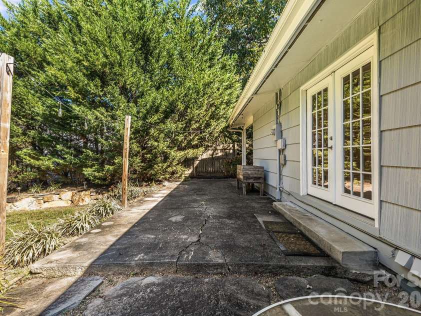 26 Elkmont Drive, Asheville, NC 28804.  MLS# CAR4386925, YatesRealty ID 53584. 